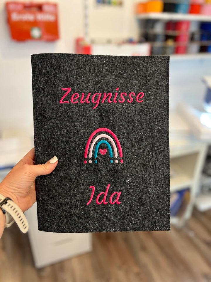 Personalisierte Zeugnismappe A4 aus Filz | Bunter Regenbogen| hochwertig bestickt | Schulkind | Gesc
