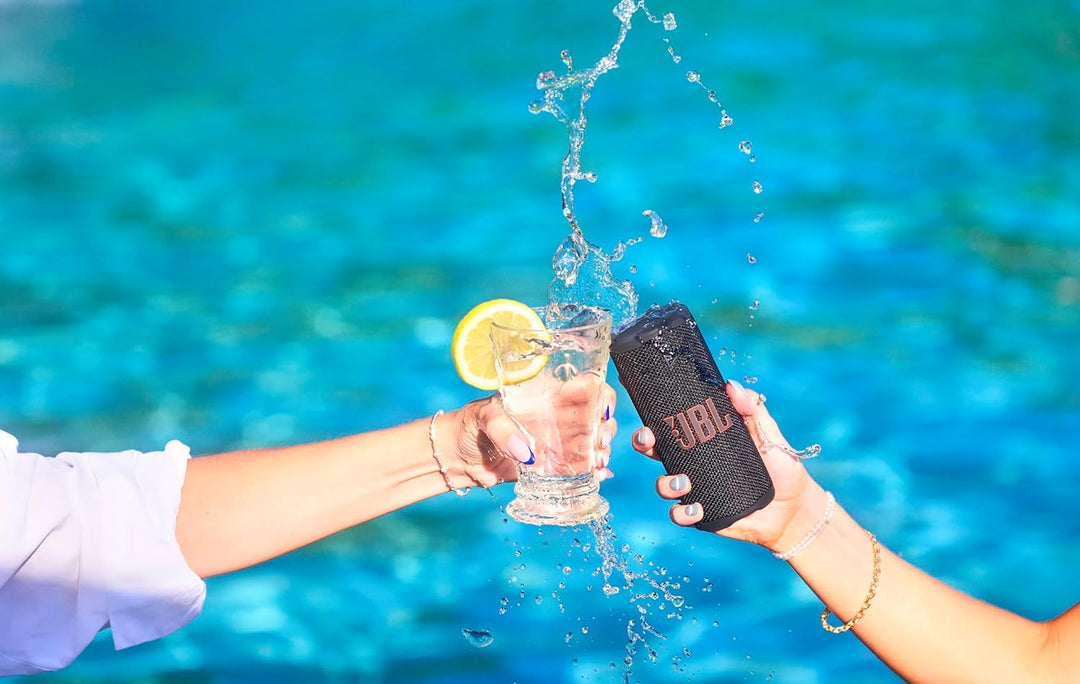 JBL Grip Kompakter Bluetooth Lautsprecher, JBL Pro Sound mit AI Sound Boost, IP68 Wasser- und Staubd