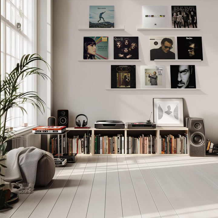 byde Ein schlankes Wandregal für Fotos, Bilder und Bücher. Modernes und minimalistisches Design. Her