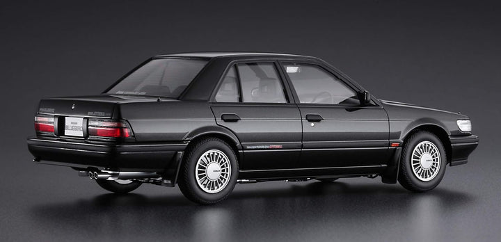 Hasegawa HC33 1/24 Nissan Bluebird 4-Türer, Sedan, SSS-Attesa Plastikmodellbausatz, Geformte Farbe