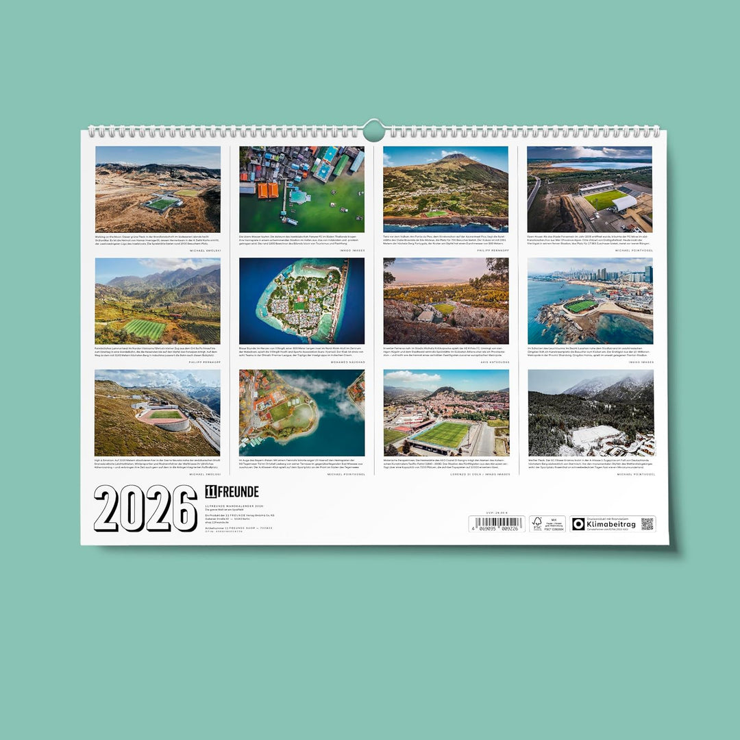 11FREUNDE - Die ganze Welt ist ein Spielfeld – Wandkalender - Fussballkalender mit 12+1 Fotodrucken