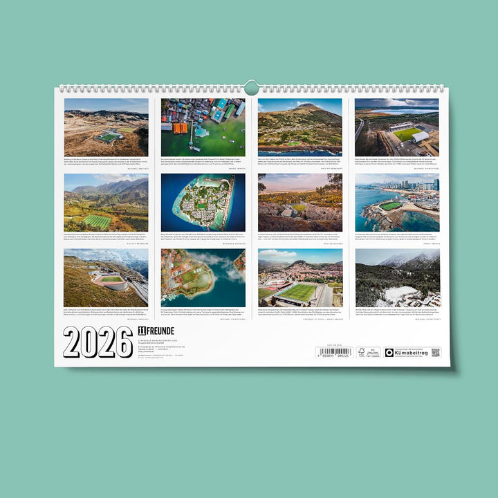 11FREUNDE - Die ganze Welt ist ein Spielfeld – Wandkalender - Fussballkalender mit 12+1 Fotodrucken