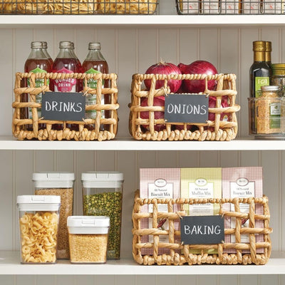 mDesign 3er-Set Aufbewahrungskorb für den Schrank oder das Regal – Flechtkorb aus Hyazinthe mit Besc