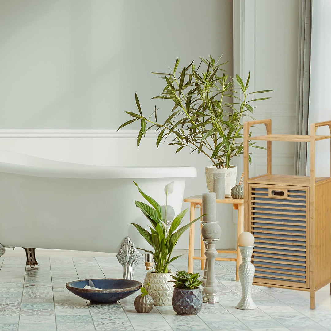 Relaxdays Badregal mit Wäschekorb aus Bambus HBT 95 x 40 x 30 cm Badschrank mit 2 Ablagen für Badacc