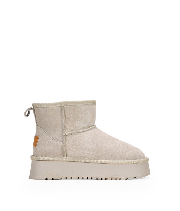 BOSANOVA Stiefeletten im australischen Stil aus Spaltleder mit mittlerem Schaft von 12 cm, Logo-Deta