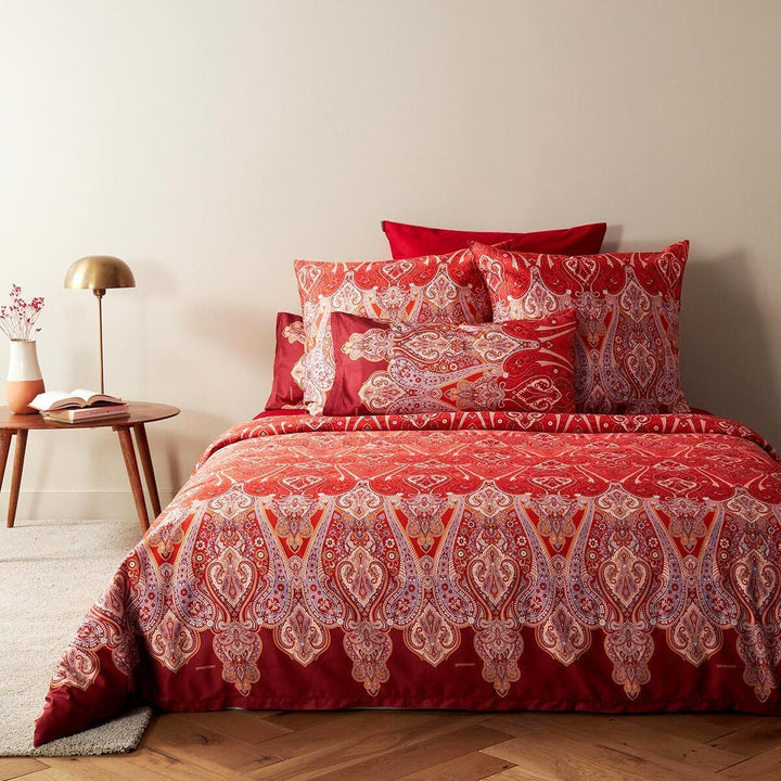 Bassetti RAGUSA Bettwäsche + 2 Kissenhüllen aus 100% Baumwollsatin in der Farbe Bordeaux R1, Masse: