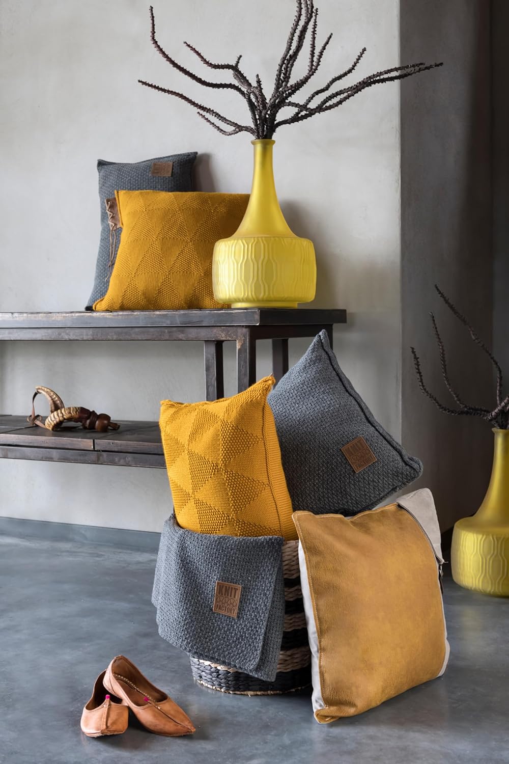 KNIT FACTORY - Jesse Zierkissen - Rechteckige Sofa Kissen - Anthrazit - Gestrickter Dekokissen - Cou