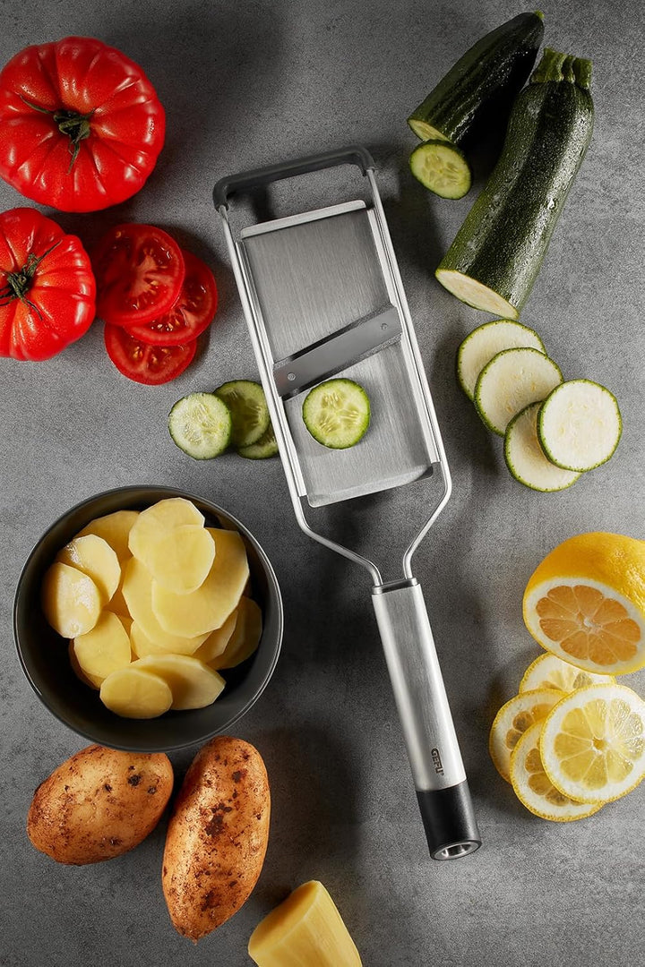 GEFU Gemüse- und Kartoffelhobel PRIMELINE mit Restehalter - Küchen-Hobel aus Edelstahl für perfekte