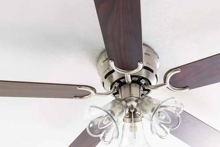 Pepeo - Kisa Deckenventilator mit Beleuchtung | Ventilator mit Zugschalter in Silber mit Wendeflügel