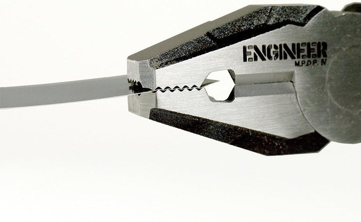 Robuste Kombizange mit vertikalen Rillen zum schnellen Lösen beschädigter Schrauben. Japanische Hers