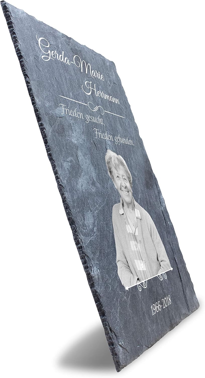 wandmotiv24 Schiefertafel Truer, Gedenktafel Verstorbene Hochformat 20x30cm Personalisiert Name + Da