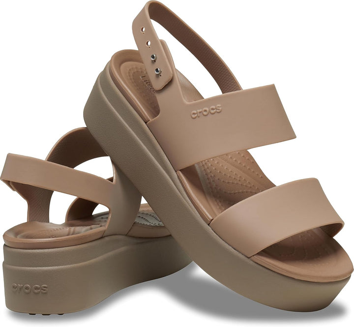 Crocs Damen Brooklyn Low Wedge Sandalen 33/34 EU Latte Mushroom, 33/34 EU Latte Mushroom