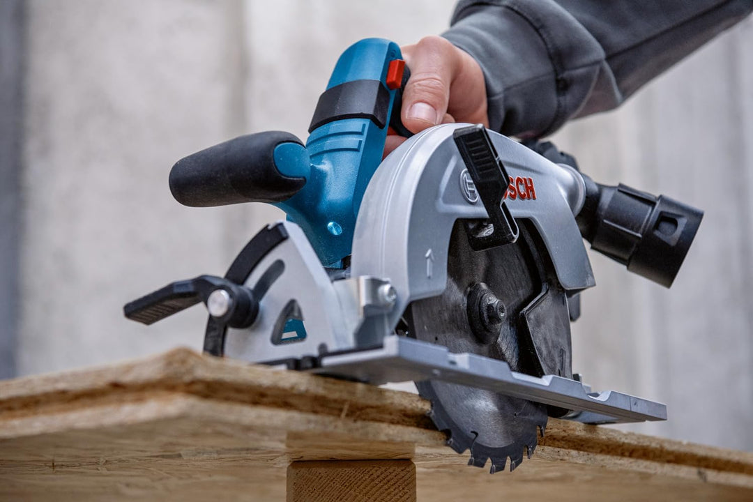 Bosch Professional 18V System Akku-Kreissäge GKS 18V 57-2L (linksseitiges Blatt, kohlenloser Motor,
