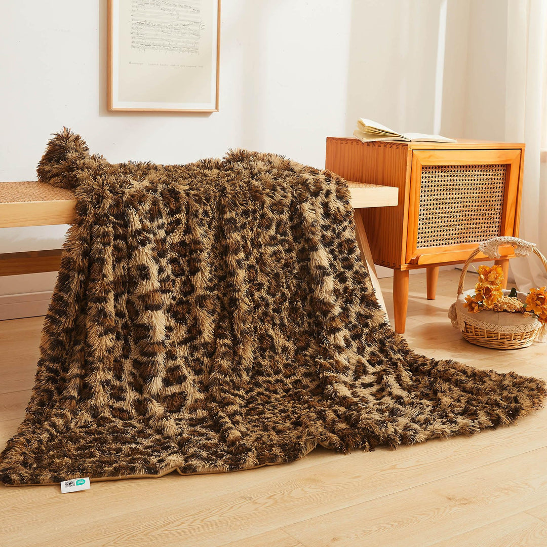 XeGe Luxus Kunstfell Leopardenmuster Kuscheldecke 127x152 cm, Weiche Plüsch Süsse Wohndecke, Flausch