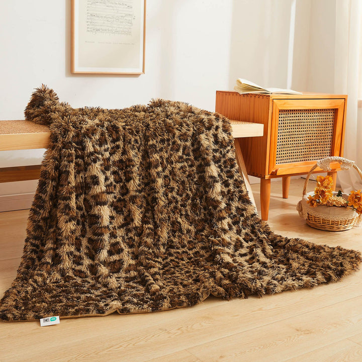 XeGe Luxus Kunstfell Leopardenmuster Kuscheldecke 127x152 cm, Weiche Plüsch Süsse Wohndecke, Flausch
