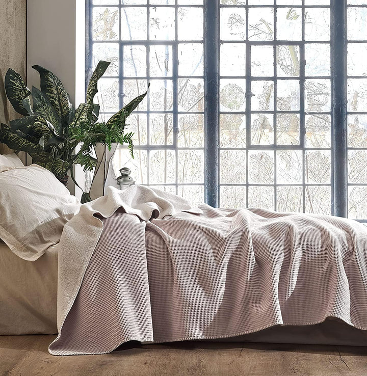 BOHORIA® Kuscheldecke Soft Waffle 110x170cm | Winterdecke flauschig für Sofa, Sessel & Bett | Baum-W