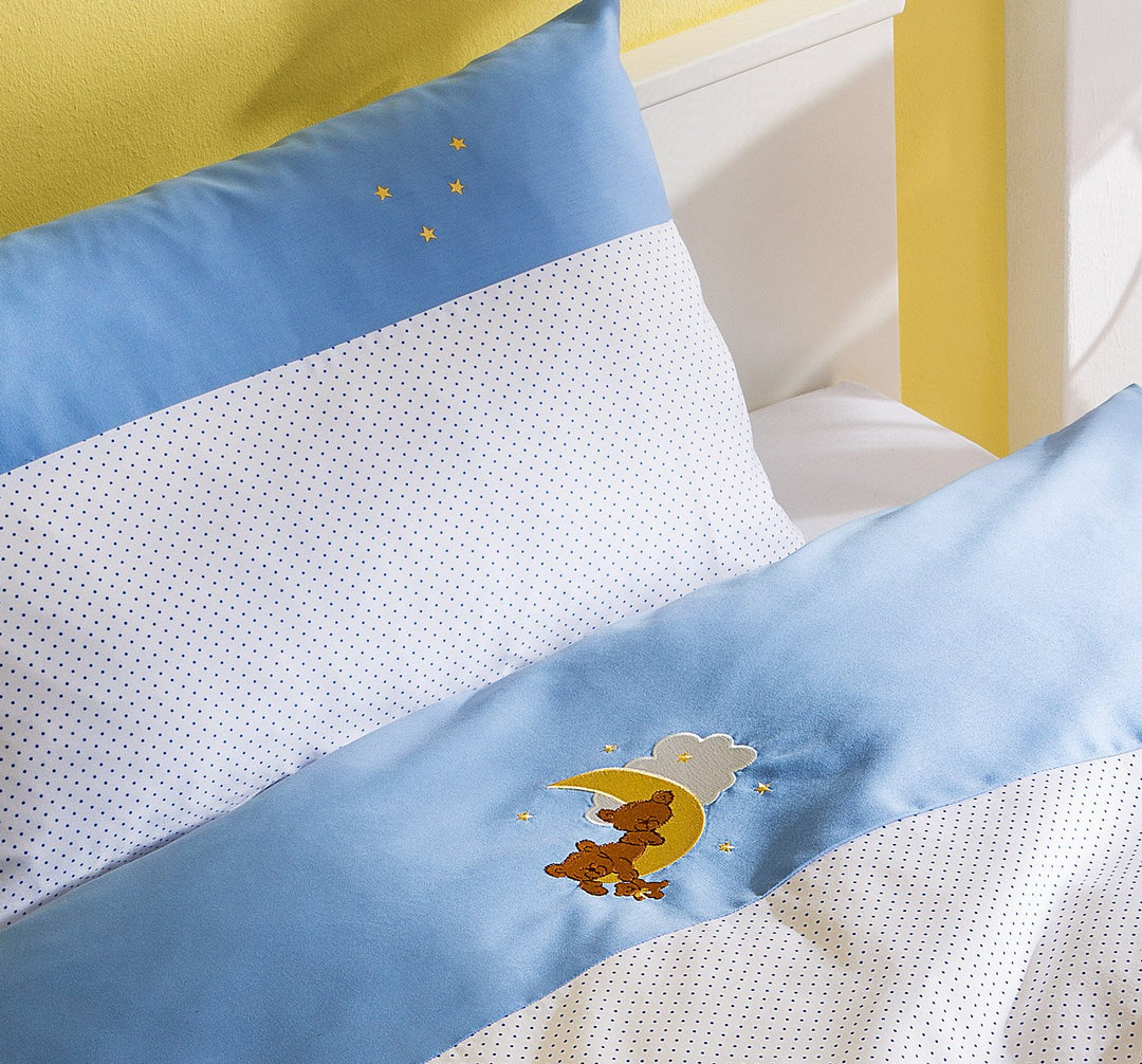 Mako Satin Kinder Bettwäsche Mond Bär 100x135 + 40x60 cm Blau, 100% Baumwolle mit Bärchen Stickerei