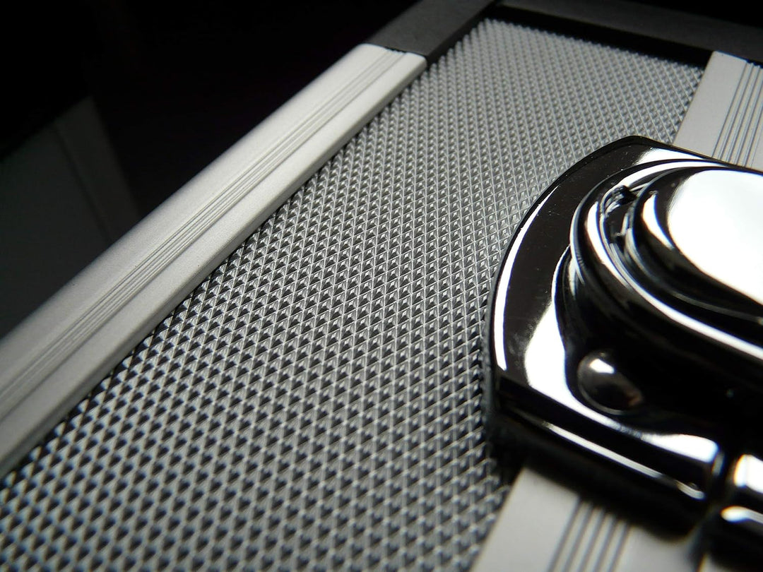 Famex 700-L Alu Werkzeugkoffer mit 2 Paletten mit 56 Einstecktaschen, Facheinteilung im Kofferboden