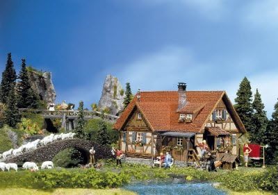 FALLER Ländliches Fachwerkhaus Modellbausatz mit 213 Einzelteilen 77x57x50mm I Modelleisenbahn Zubeh