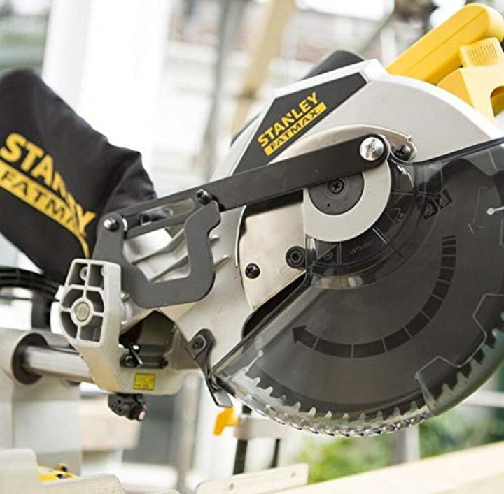 Stanley FatMax Paneelsäge FME720 (2.000 Watt, 254 mm, mit Laser-Linienführung, 2 ausziehbare Materia