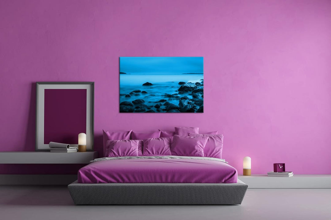 deyoli geheimnisvoller Kiesstrand in Schweden Format 60x40 Effekt: Monocrome Blau als Leinwandbild,