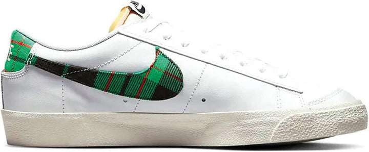Nike Herren Blazer Low '77 Premium Sneaker 42.5 EU White Stadium Green White University Red, 42.5 EU
