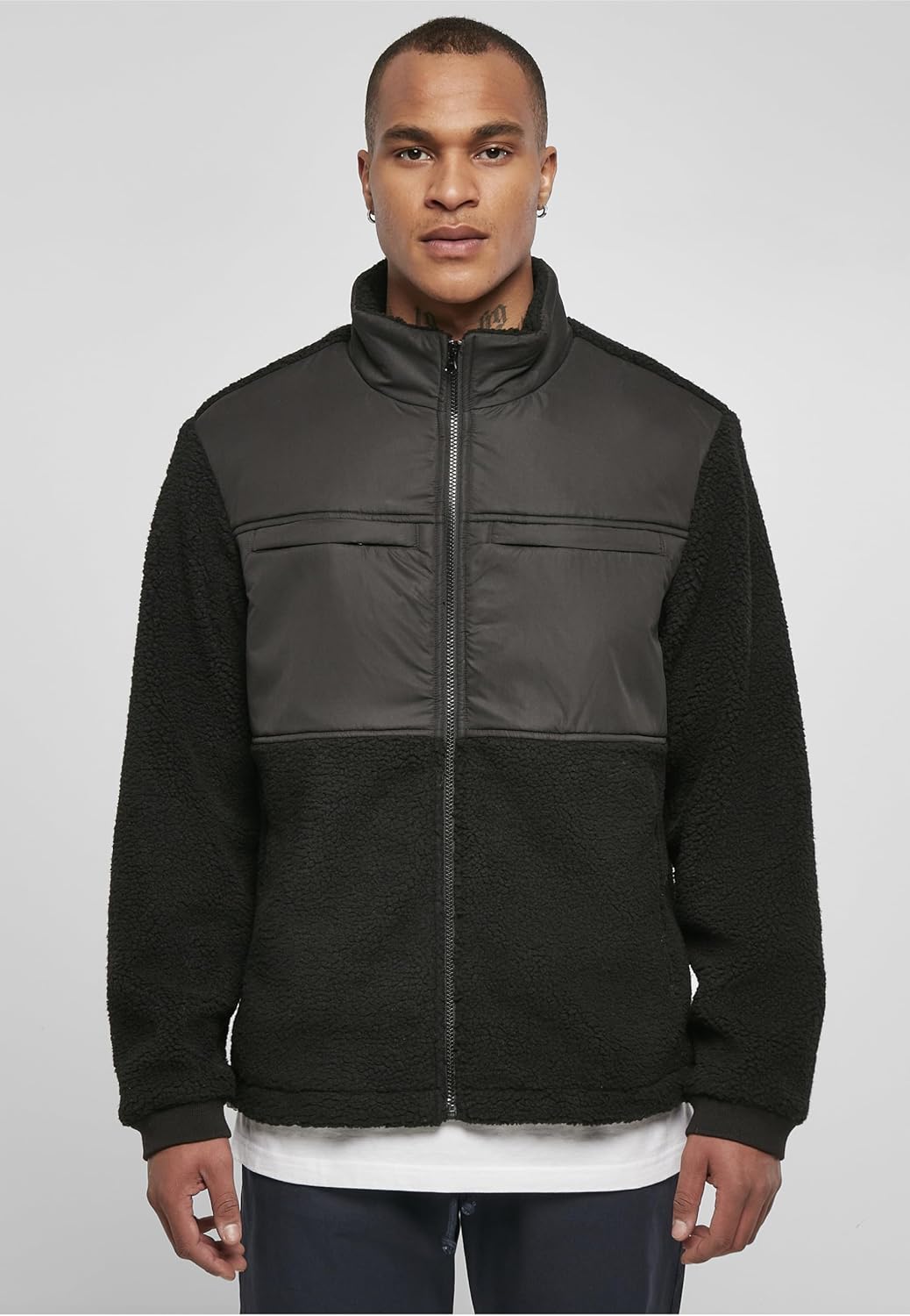 Urban Classics Patched Sherpa Jacket, legere Männer Jacke in Loose Fit Passform mit angenehmen Charm