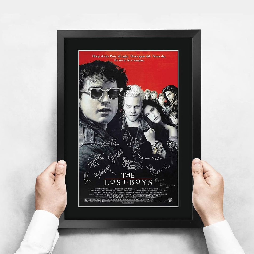 HWC Trading FR A3 The Lost Boys Filmplakat Corey Feldman, Kiefer Sutherland Gifts Printed Poster Sig