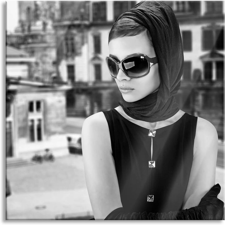 Pixxprint Glasbild | Wandbild auf Echtglas | Audrey in Paris | 80x80 cm | inkl. Aufhängung und Absta