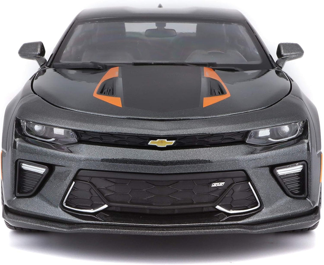Maisto Chevrolet Camaro zum 50. Jubiläum, Modellauto mit Federung, Massstab 1:18, Türen und Motorhau