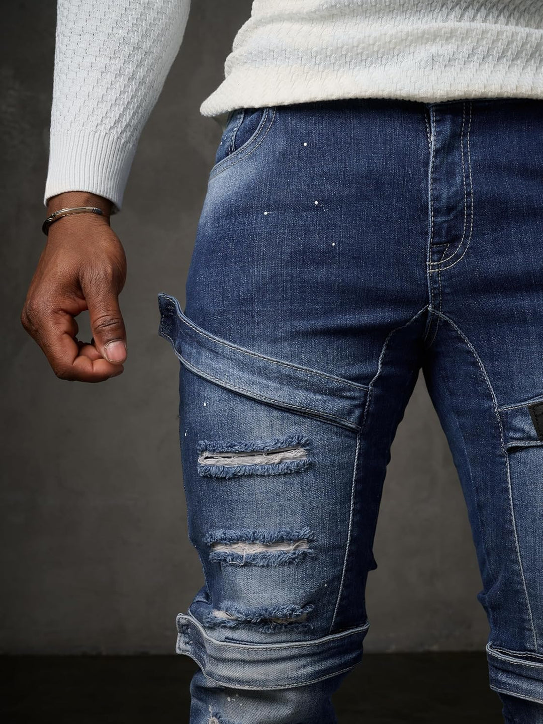 Cipo &amp; Baxx Herren Jeanhose | Destroyed &amp; Frayed Denim mit Nieten, Kunstleder, Ziernähte &amp; Graffiti