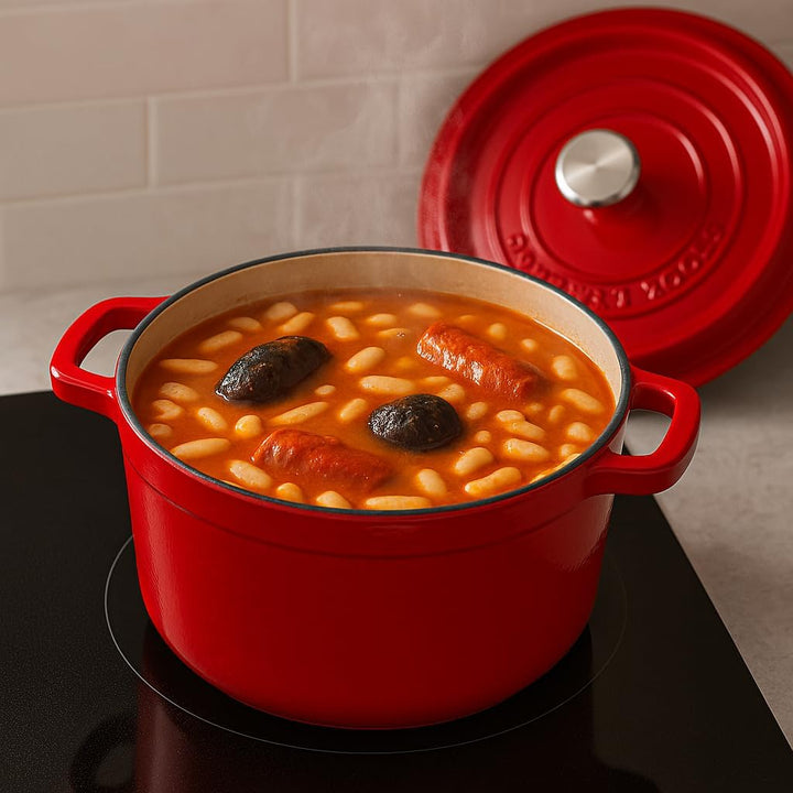 Runder Kochtopf aus Gusseisen mit glasierter Keramikbeschichtung, Cocotte mit Deckel. Gourmet Tools