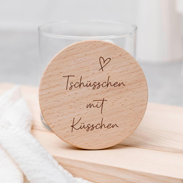 Abschiedsgeschenk – Geschenkglas mit Gravur für eine humorvolle Verabschiedung | Abschied Kollegin J