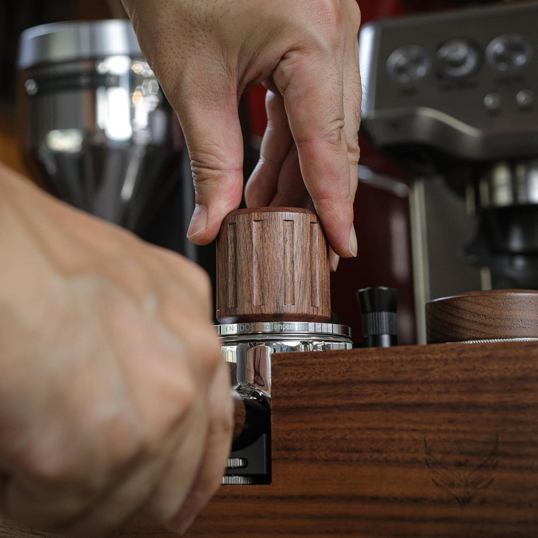 Echo Espresso Tamper 58mm Walnuss – Kalibriert, Druckregulierend & Self Leveling, Klick-Feedback, 30