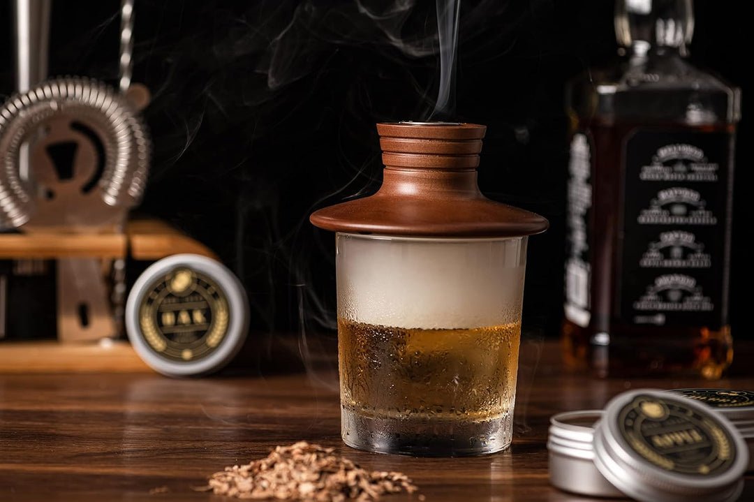Bourbon Geschenke für Männer – Cocktail-Räucher-Kit mit Taschenlampe und Holzspänen für Whiskey, Bou