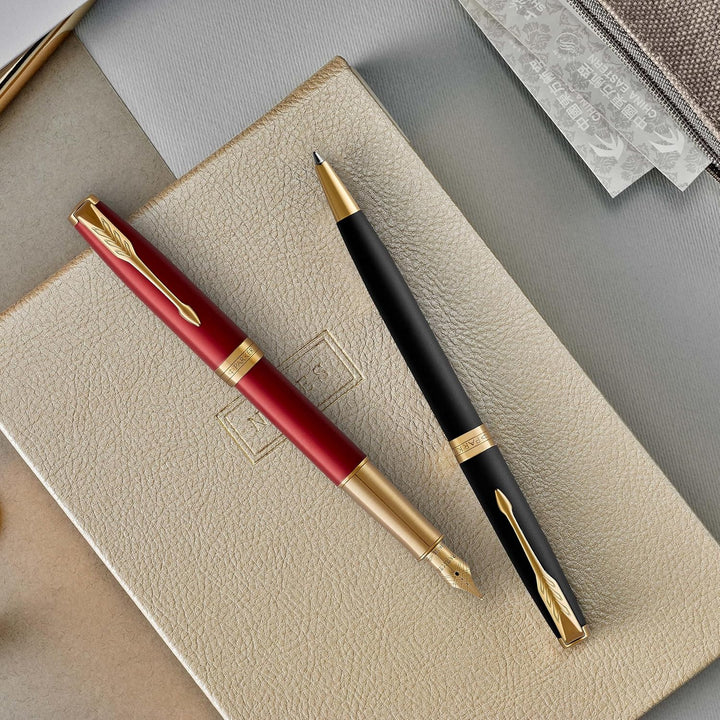 Parker Sonnet Kugelschreiber , Premium Metal & Blue Satinierung mit Chromverkleidung , Medium Spitze