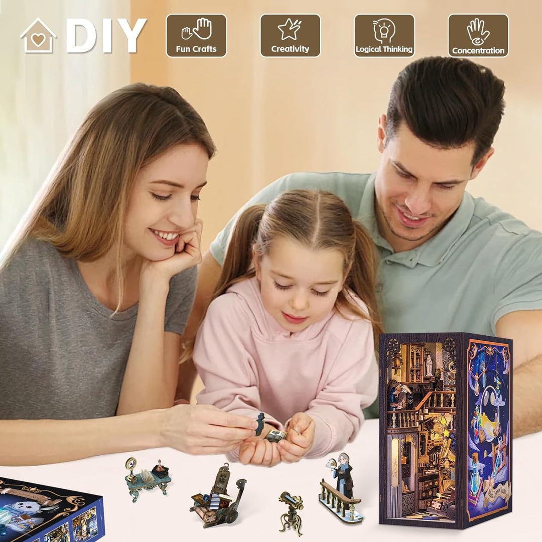 CUTEBEE Book Nook Kit mit Staubschutzhülle–DIY Puppenhäuser Miniatur Haus Kit mit LED-Licht,Booknook