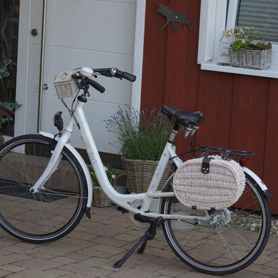 UNUS Fahrradkorb/Picknickkorb oval weiss Kühlfunktion mit passenden Besteck Porzellan 2 Personen