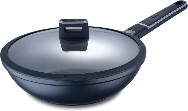MasterPRO Indigo | Wok mit 28 cm Durchmesser, 8 cm Höhe und Deckel | Aluminiumguss | Maximale Antiha