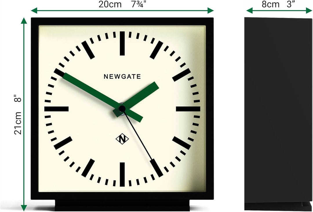 NEWGATE® Amp Schreibtischuhr | Design quadratischer stationsuhr | Schwarzes gehäuse mit grünen hände