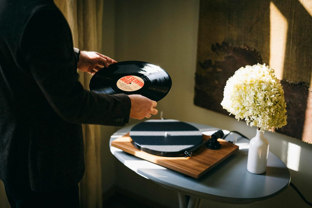 Pro-Ject E1, Plug & Play Einsteiger Plattenspieler mit OM5e System und elektronischer Geschwindigkei