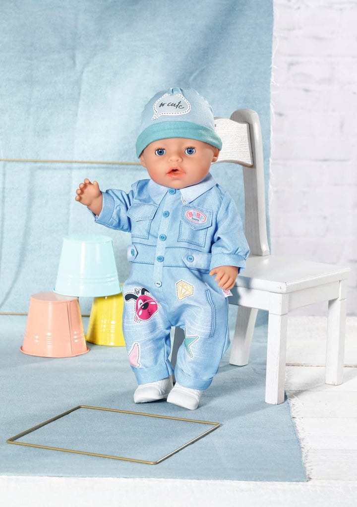 BABY born 832592 Deluxe Jeans Overall 43cm - Puppenkleidung Set bestehend aus Puppen - Onesie, Mütze