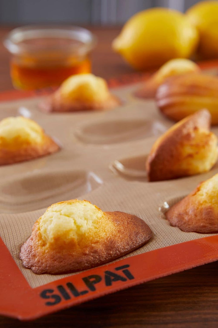Silpat ES-02511-99 Perfect Antihaftbeschichtete Madeleine-Form, Silikon, Orange, Madeleine