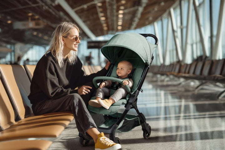 Chicco WE 2 Kinderwagen, leichter, faltbar, von 0 Monaten bis 22 kg, Reise-Kinderwagen, leichter Flu