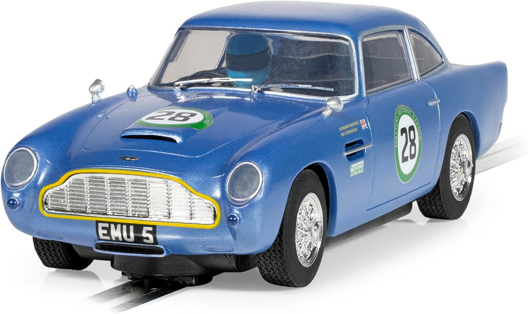 Scalextric C4599 Aston Martin DB5 – Blau-Gelb – Historisches GT-Renn-Slotcar, Aston Martin DB5