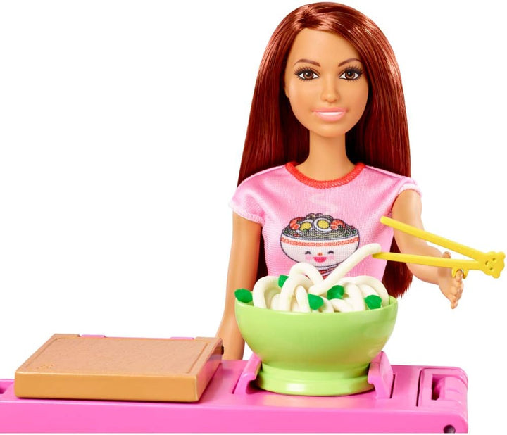 Barbie GHK44 - Pasta-Spielset und Puppe (brünett) und Arbeitsbereich, mit Zubehör und Spielknete, Sp