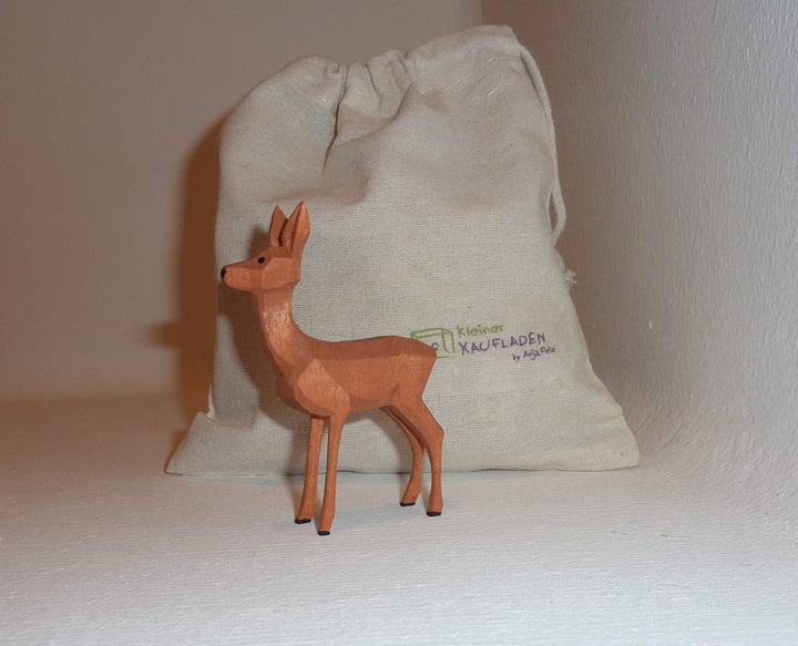 Reh stehend mit Baumwollbeutel Krippenfigur