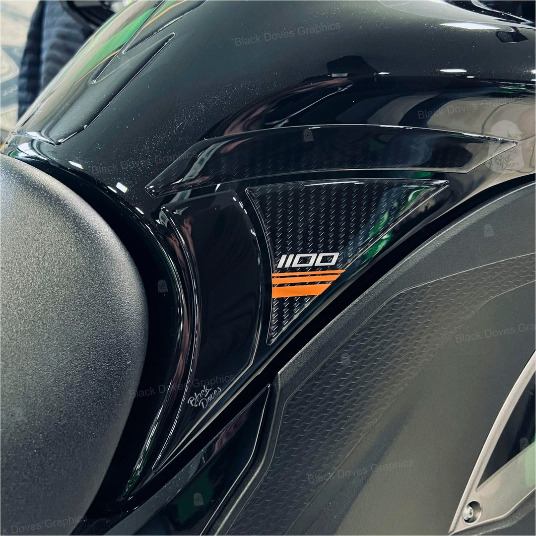 Black Doves Graphics 3D-Aufkleber aus Harz kompatibel mit Kawasaki Versys 1100 SE 2026 (BU1) | Made