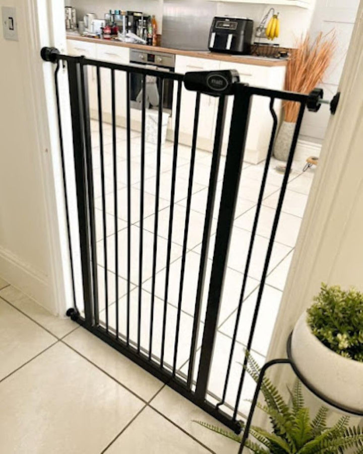 Bettacare Extra Tall Druckmontierte Premium Haustiergitter, 75cm - 84cm, Matt Schwarz, Druckmontiert