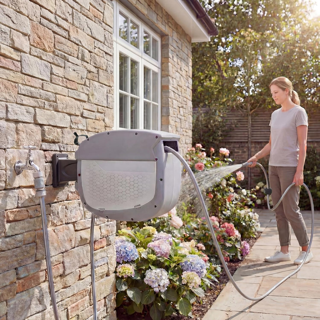 Outsunny Schlauchtrommel mit Gartenschlauch 30 m, 180° schwenkbar Schlauchbox mit automatische Aufro